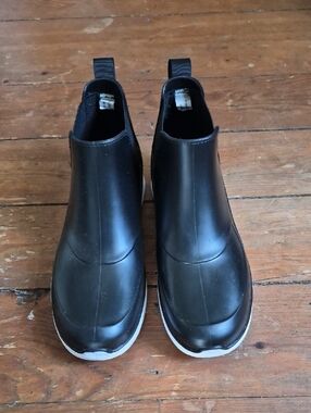 Capelli of New York Black Slip-On Waterproof Rain Boots